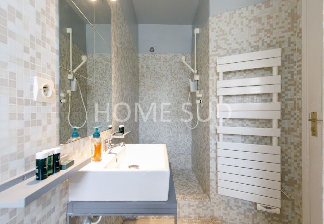 Villa in Mougins - Charming Provencal farmhouse, swimming pool, sea view. Ideal for your holidays in Mougins! Villa in Mougins - Charming Provencal farmhouse, swimming pool, sea view. Ideal for your holidays in Mougins!