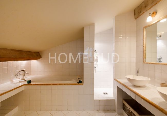 Villa in Mougins - Charming Provencal farmhouse, swimming pool, sea view. Ideal for your holidays in Mougins! Villa in Mougins - Charming Provencal farmhouse, swimming pool, sea view. Ideal for your holidays in Mougins!