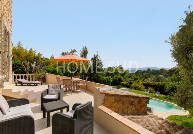 Villa in Mougins - Charming Provencal farmhouse, swimming pool, sea view. Ideal for your holidays in Mougins! Villa in Mougins - Charming Provencal farmhouse, swimming pool, sea view. Ideal for your holidays in Mougins!