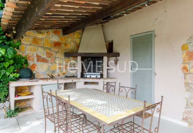 Villa in Mougins - Charming Provencal farmhouse, swimming pool, sea view. Ideal for your holidays in Mougins! Villa in Mougins - Charming Provencal farmhouse, swimming pool, sea view. Ideal for your holidays in Mougins!
