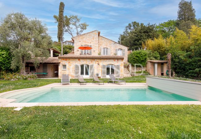 Villa in Mougins - Charming Provencal farmhouse, swimming pool, sea view. Ideal for your holidays in Mougins! Villa in Mougins - Charming Provencal farmhouse, swimming pool, sea view. Ideal for your holidays in Mougins!