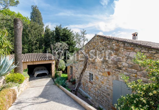 Villa in Mougins - Charming Provencal farmhouse, swimming pool, sea view. Ideal for your holidays in Mougins! Villa in Mougins - Charming Provencal farmhouse, swimming pool, sea view. Ideal for your holidays in Mougins!
