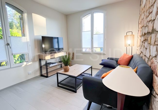 Villa in Mougins - Charming Provencal farmhouse, swimming pool, sea view. Ideal for your holidays in Mougins! Villa in Mougins - Charming Provencal farmhouse, swimming pool, sea view. Ideal for your holidays in Mougins!