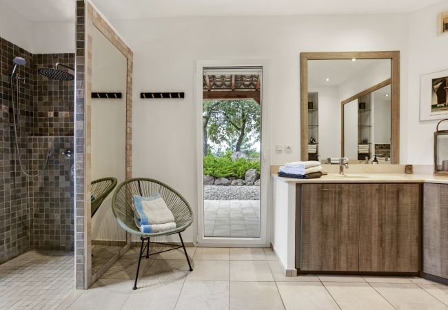 Villa in Saint-Jean-de-l'Esterel - Luxurious Villa in Secure Residential Park Villa in Saint-Jean-de-l'Esterel - Luxurious Villa in Secure Residential Park