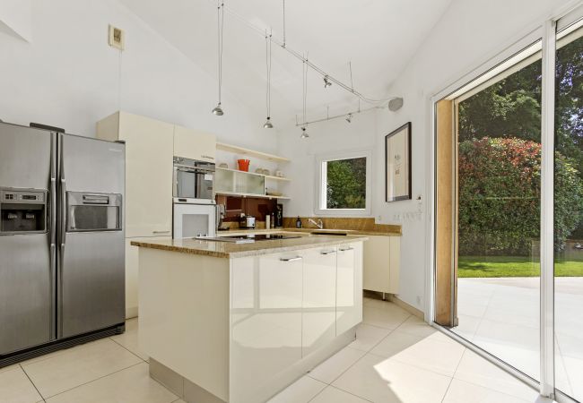 Villa in Saint-Jean-de-l'Esterel - Luxurious Villa in Secure Residential Park Villa in Saint-Jean-de-l'Esterel - Luxurious Villa in Secure Residential Park