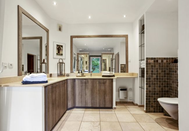 Villa in Saint-Jean-de-l'Esterel - Luxurious Villa in Secure Residential Park Villa in Saint-Jean-de-l'Esterel - Luxurious Villa in Secure Residential Park