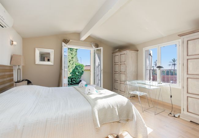 Villa in Cannes - Luxurious contemporary villa in the heart of Cannes Villa in Cannes - Luxurious contemporary villa in the heart of Cannes