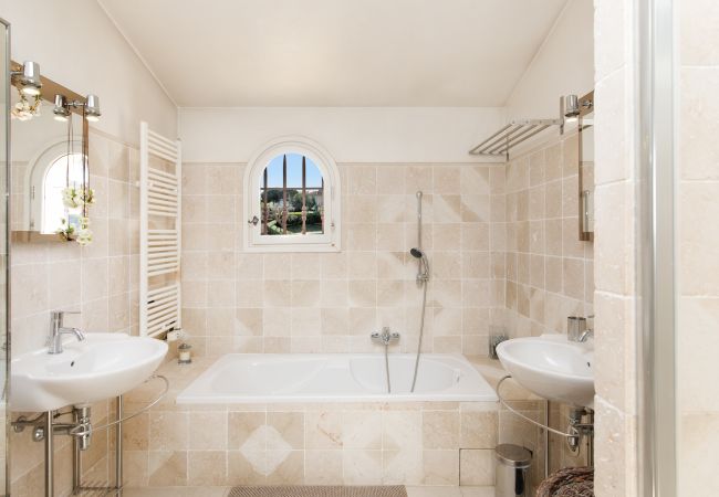 Villa in Cannes - Luxurious contemporary villa in the heart of Cannes Villa in Cannes - Luxurious contemporary villa in the heart of Cannes