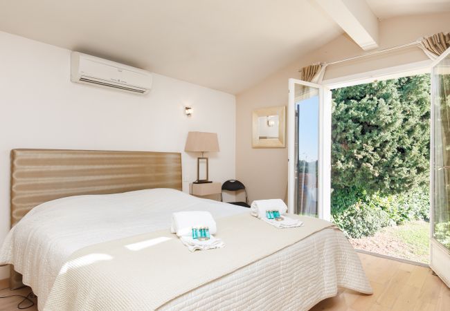 Villa in Cannes - Luxurious contemporary villa in the heart of Cannes Villa in Cannes - Luxurious contemporary villa in the heart of Cannes