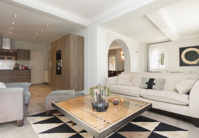 Villa in Cannes - Luxurious contemporary villa in the heart of Cannes Villa in Cannes - Luxurious contemporary villa in the heart of Cannes