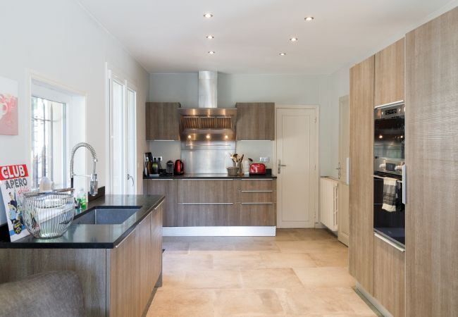 Villa in Cannes - Luxurious contemporary villa in the heart of Cannes Villa in Cannes - Luxurious contemporary villa in the heart of Cannes