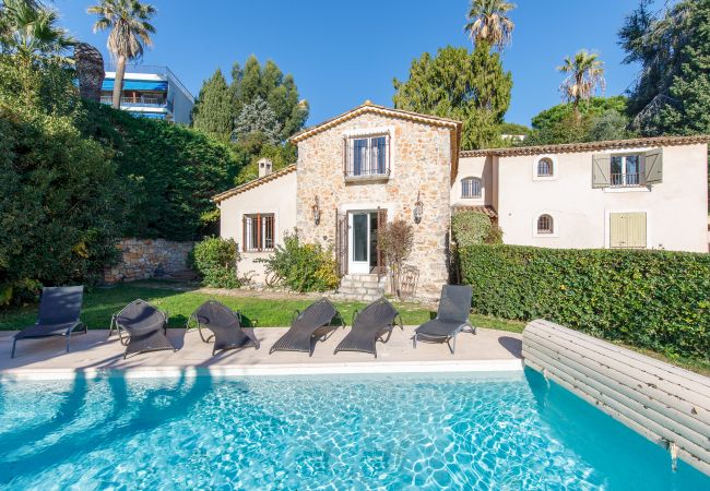 Villa in Cannes - Luxurious contemporary villa in the heart of Cannes Villa in Cannes - Luxurious contemporary villa in the heart of Cannes