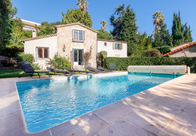Villa in Cannes - Luxurious contemporary villa in the heart of Cannes Villa in Cannes - Luxurious contemporary villa in the heart of Cannes