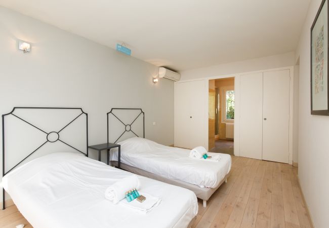 Villa in Cannes - Luxurious contemporary villa in the heart of Cannes Villa in Cannes - Luxurious contemporary villa in the heart of Cannes