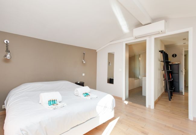 Villa in Cannes - Luxurious contemporary villa in the heart of Cannes Villa in Cannes - Luxurious contemporary villa in the heart of Cannes