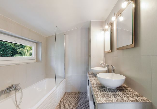 Villa in Cannes - Luxurious contemporary villa in the heart of Cannes Villa in Cannes - Luxurious contemporary villa in the heart of Cannes