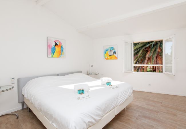 Villa in Cannes - Luxurious contemporary villa in the heart of Cannes Villa in Cannes - Luxurious contemporary villa in the heart of Cannes