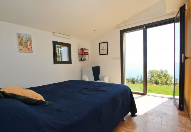 Villa in Sainte-Maxime - With this panoramic sea view, what happiness for your holidays! Villa in Sainte-Maxime - With this panoramic sea view, what happiness for your holidays!