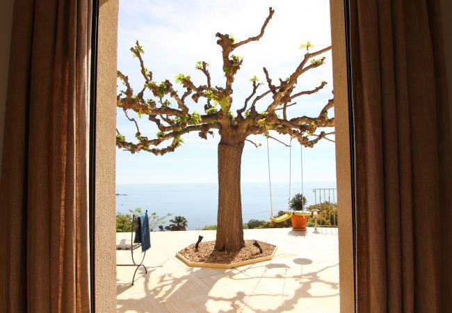 Villa in Sainte-Maxime - With this panoramic sea view, what happiness for your holidays! Villa in Sainte-Maxime - With this panoramic sea view, what happiness for your holidays!