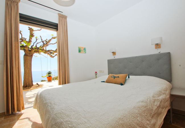 Villa in Sainte-Maxime - With this panoramic sea view, what happiness for your holidays! Villa in Sainte-Maxime - With this panoramic sea view, what happiness for your holidays!