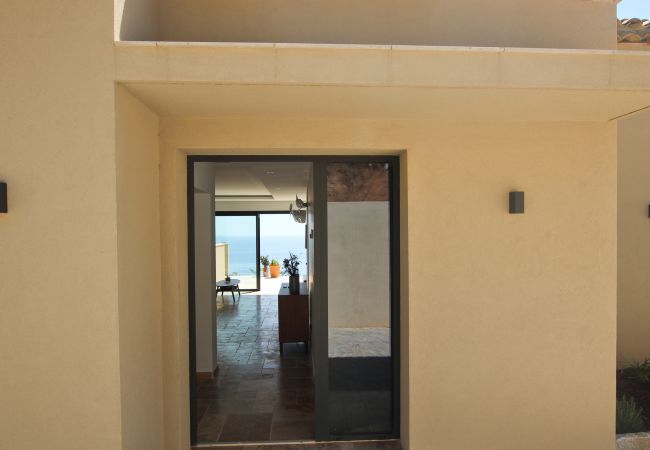 Villa in Sainte-Maxime - With this panoramic sea view, what happiness for your holidays! Villa in Sainte-Maxime - With this panoramic sea view, what happiness for your holidays!