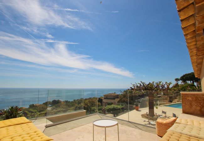 Villa in Sainte-Maxime - With this panoramic sea view, what happiness for your holidays! Villa in Sainte-Maxime - With this panoramic sea view, what happiness for your holidays!