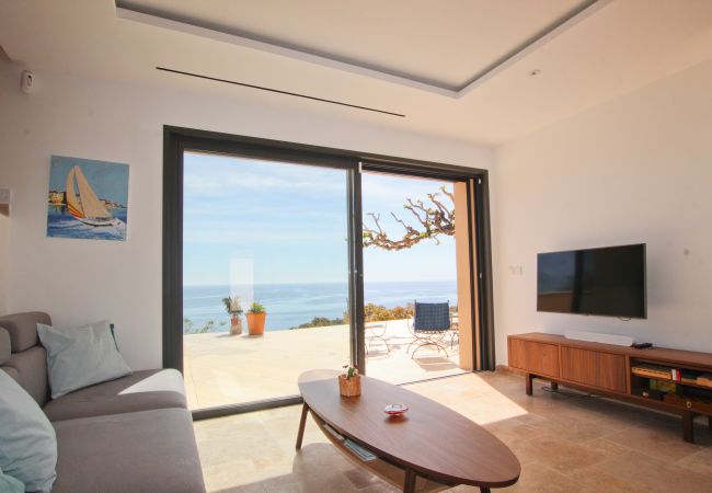 Villa in Sainte-Maxime - With this panoramic sea view, what happiness for your holidays! Villa in Sainte-Maxime - With this panoramic sea view, what happiness for your holidays!