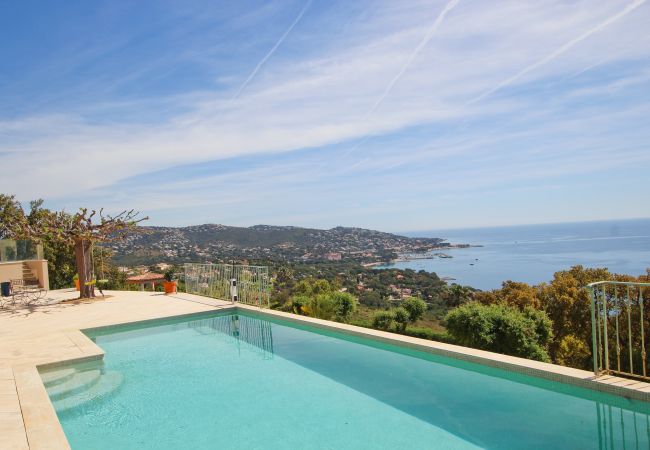 Villa in Sainte-Maxime - With this panoramic sea view, what happiness for your holidays! Villa in Sainte-Maxime - With this panoramic sea view, what happiness for your holidays!