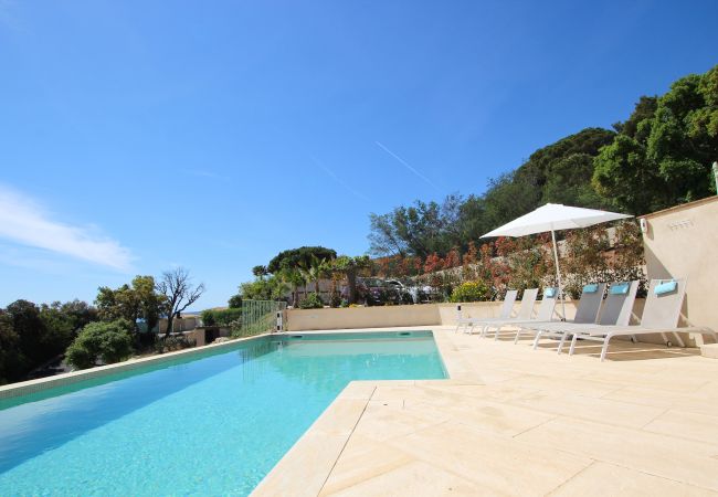 Villa in Sainte-Maxime - With this panoramic sea view, what happiness for your holidays! Villa in Sainte-Maxime - With this panoramic sea view, what happiness for your holidays!