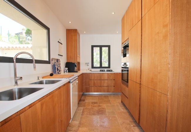 Villa in Sainte-Maxime - With this panoramic sea view, what happiness for your holidays! Villa in Sainte-Maxime - With this panoramic sea view, what happiness for your holidays!