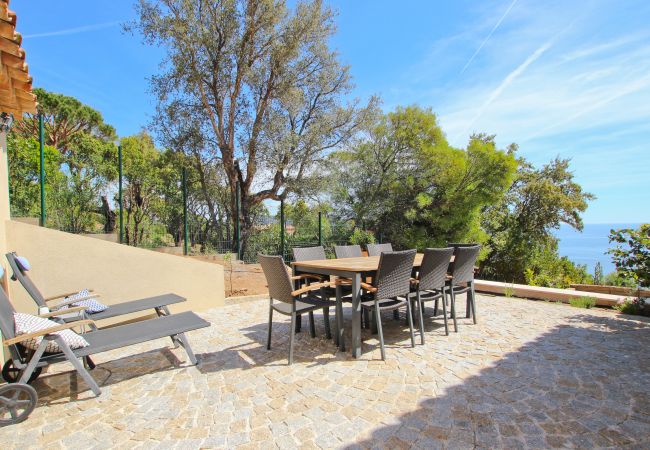Villa in Sainte-Maxime - With this panoramic sea view, what happiness for your holidays! Villa in Sainte-Maxime - With this panoramic sea view, what happiness for your holidays!