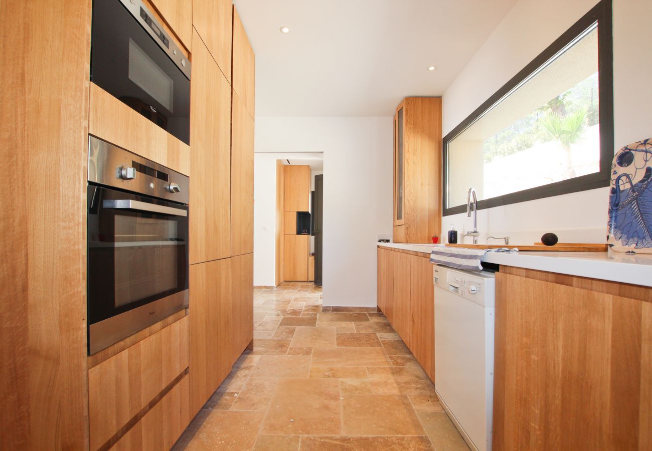 Villa in Sainte-Maxime - With this panoramic sea view, what happiness for your holidays! Villa in Sainte-Maxime - With this panoramic sea view, what happiness for your holidays!