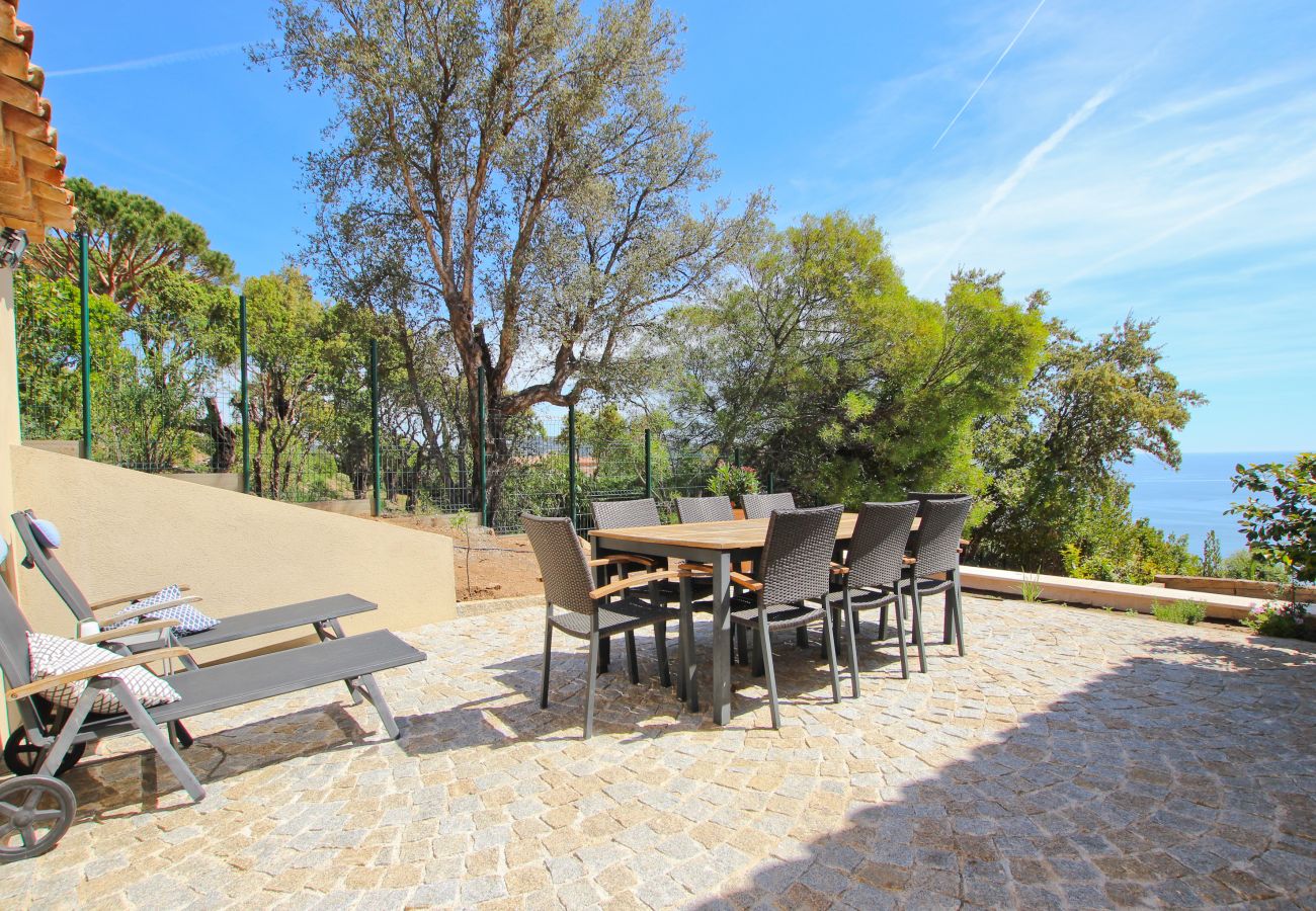 Villa in Sainte-Maxime - With this panoramic sea view, what happiness for your holidays! Villa in Sainte-Maxime - With this panoramic sea view, what happiness for your holidays!
