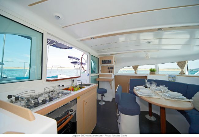 Boat in Vaitape - Catamaran 3-night Cruise in BORA BORA Boat in Vaitape - Catamaran 3-night Cruise in BORA BORA