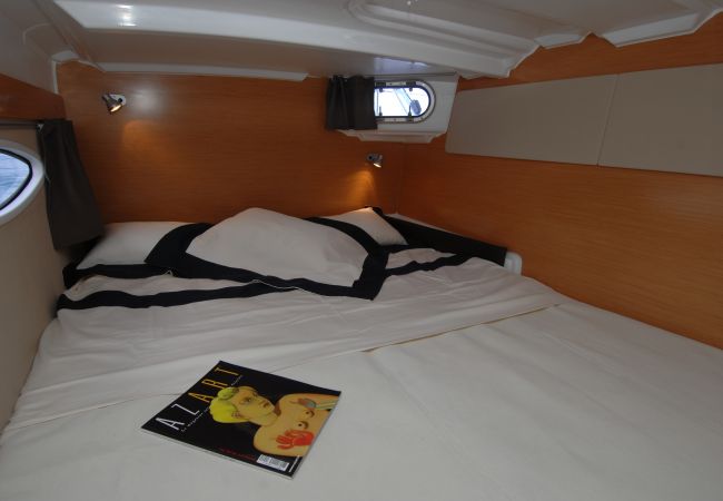 Boat in Vaitape - Catamaran 3-night Cruise in BORA BORA Boat in Vaitape - Catamaran 3-night Cruise in BORA BORA