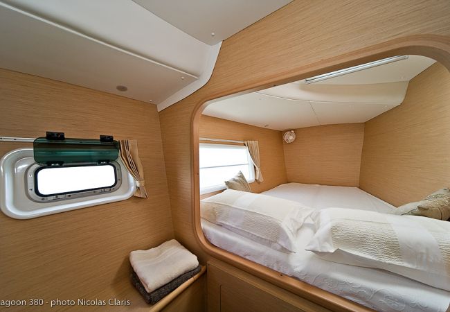 Boat in Vaitape - Catamaran 3-night Cruise in BORA BORA Boat in Vaitape - Catamaran 3-night Cruise in BORA BORA
