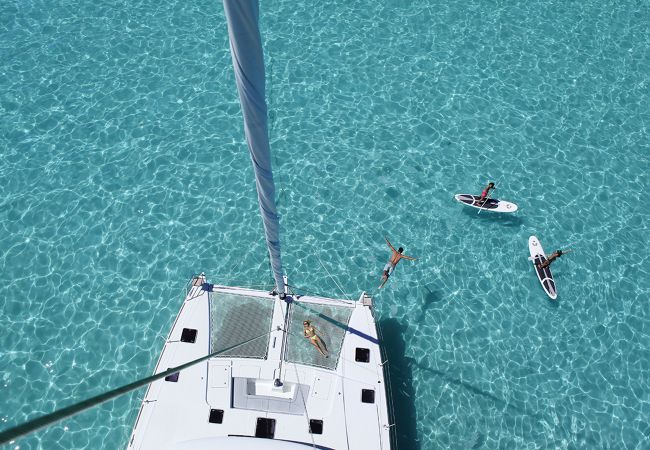 Boat in Vaitape - Catamaran 3-night Cruise in BORA BORA Boat in Vaitape - Catamaran 3-night Cruise in BORA BORA