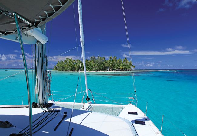 Boat in Vaitape - Catamaran 3-night Cruise in BORA BORA Boat in Vaitape - Catamaran 3-night Cruise in BORA BORA