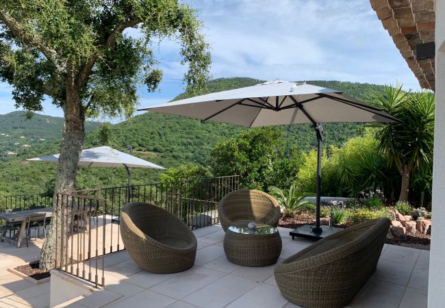 Villa in Les Adrets-de-l´Estérel - Villa design belle vue mer. Villa in Les Adrets-de-l´Estérel - Villa design belle vue mer.