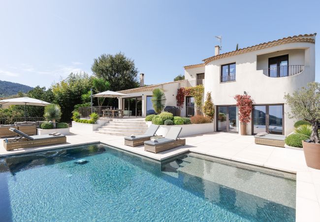 Villa in Les Adrets-de-l´Estérel - Villa design belle vue mer.