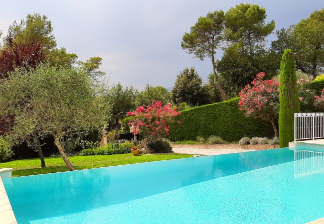 Villa in Roquefort-les-Pins - Lily of the Valley Villa near St Paul de Vence Villa in Roquefort-les-Pins - Lily of the Valley Villa near St Paul de Vence