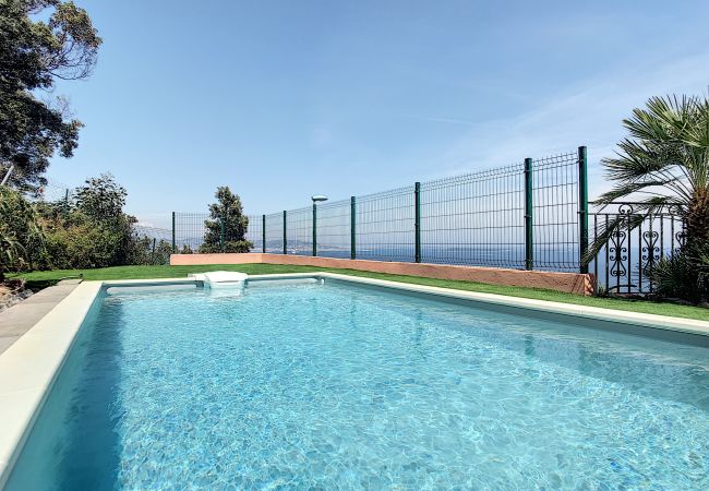 Villa in Théoule-sur-Mer - Pleasant villa with panoramic sea view. Villa in Théoule-sur-Mer - Pleasant villa with panoramic sea view.