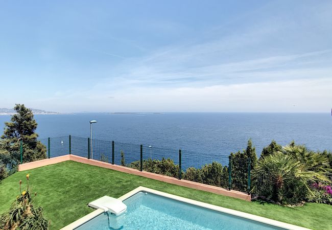 Villa in Théoule-sur-Mer - Pleasant villa with panoramic sea view. Villa in Théoule-sur-Mer - Pleasant villa with panoramic sea view.