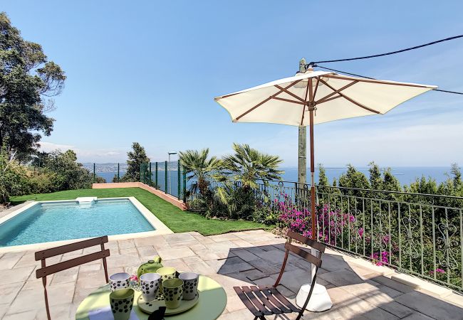 Villa in Théoule-sur-Mer - Pleasant villa with panoramic sea view. Villa in Théoule-sur-Mer - Pleasant villa with panoramic sea view.