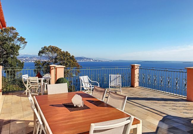 Villa in Théoule-sur-Mer - Pleasant villa with panoramic sea view. Villa in Théoule-sur-Mer - Pleasant villa with panoramic sea view.
