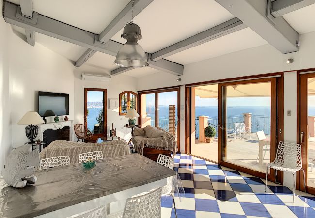 Villa in Théoule-sur-Mer - Pleasant villa with panoramic sea view. Villa in Théoule-sur-Mer - Pleasant villa with panoramic sea view.