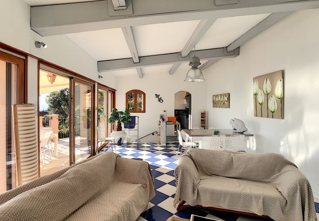 Villa in Théoule-sur-Mer - Pleasant villa with panoramic sea view. Villa in Théoule-sur-Mer - Pleasant villa with panoramic sea view.