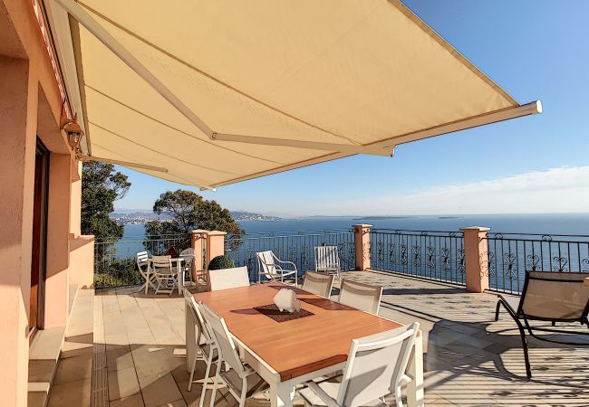 Villa in Théoule-sur-Mer - Pleasant villa with panoramic sea view. Villa in Théoule-sur-Mer - Pleasant villa with panoramic sea view.