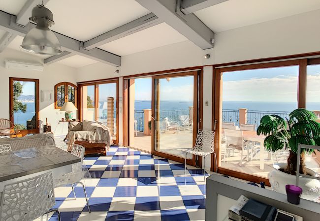 Villa in Théoule-sur-Mer - Pleasant villa with panoramic sea view. Villa in Théoule-sur-Mer - Pleasant villa with panoramic sea view.