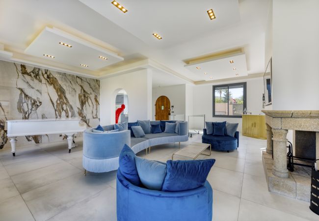 Villa in Cannes - Luxurious 7-room Villa with sauna / swimming pool - Cannes Villa in Cannes - Luxurious 7-room Villa with sauna / swimming pool - Cannes